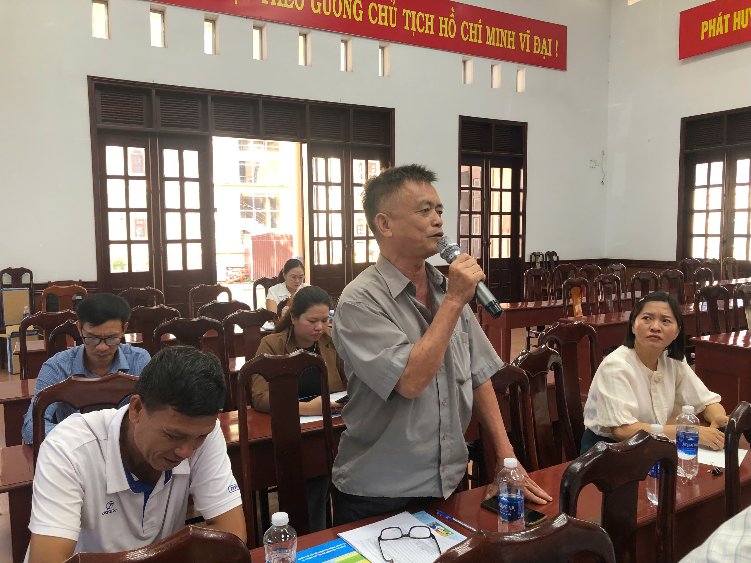 Dai bieu thao luan 2